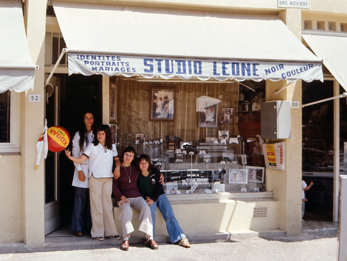 STUDIO LEONE 1974 (photo restaurée & colorisée)